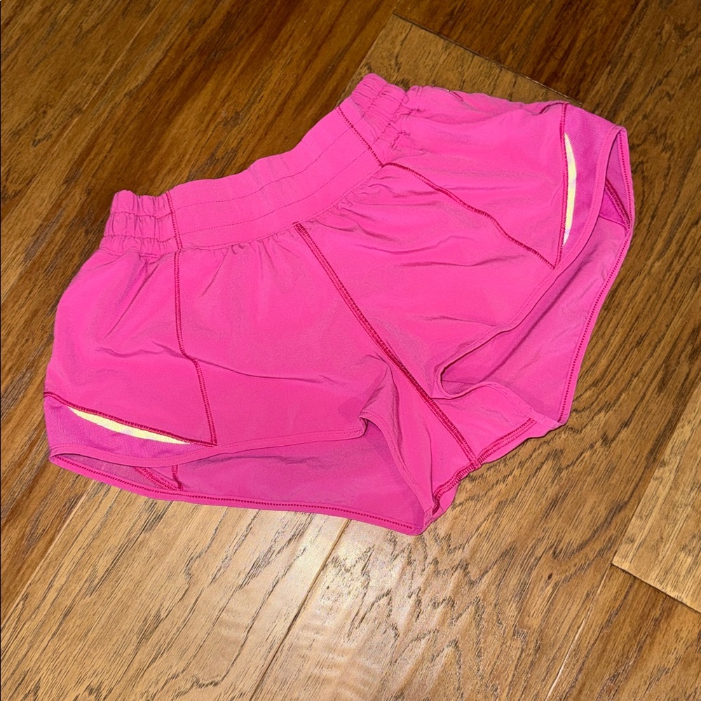 Lululemon Hotty Hot Shorts 2.5" - Picture 2 of 6